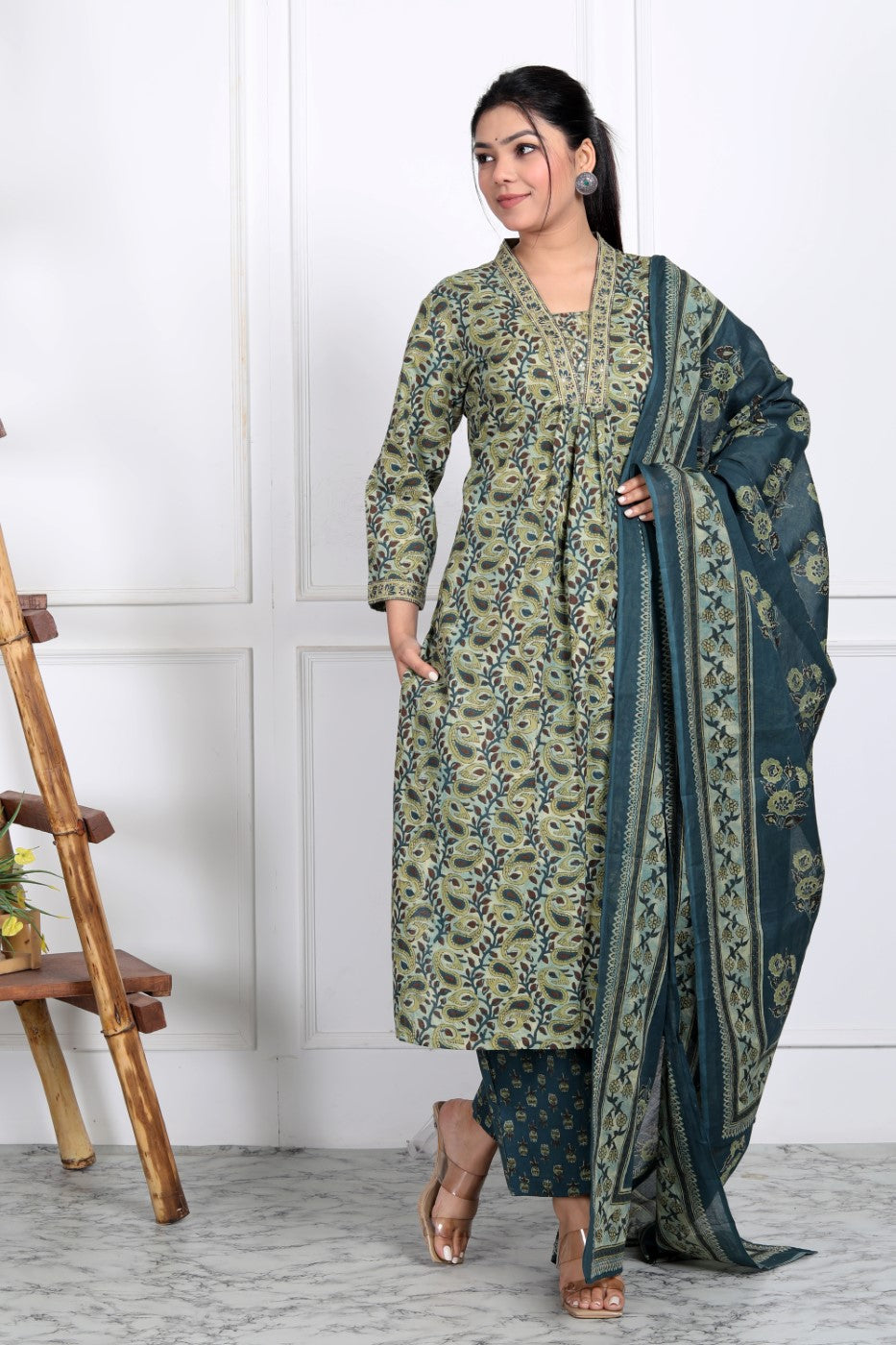 Green Cotton Kurta Pant Set with Dupatta-800029
