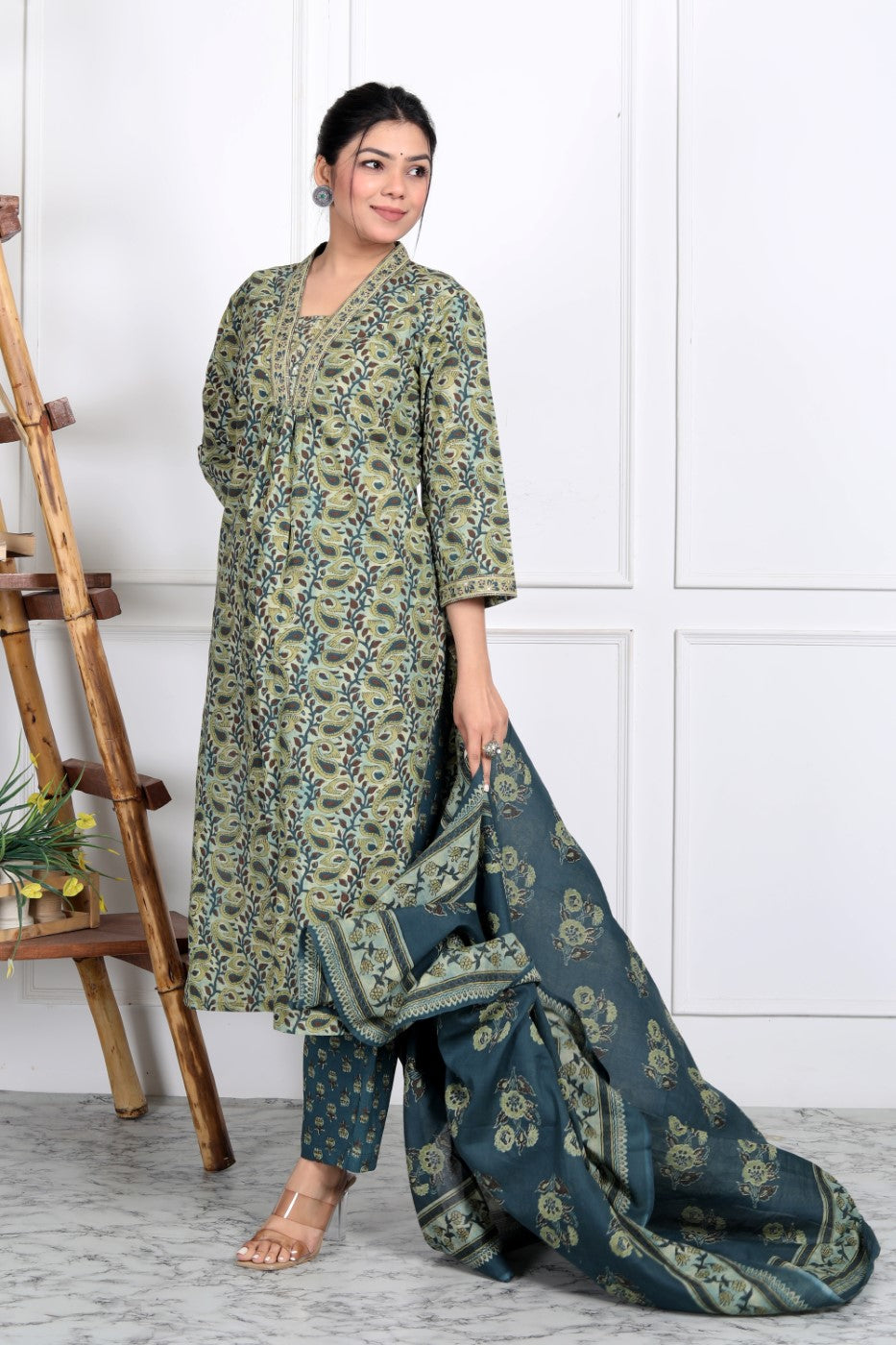 Green Cotton Kurta Pant Set with Dupatta-800029
