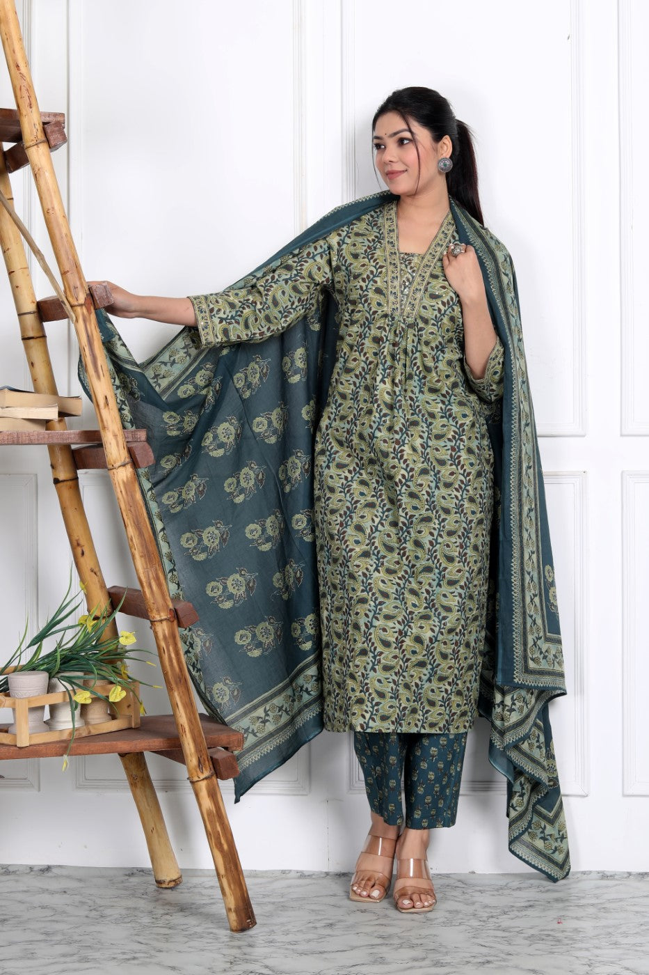 Green Cotton Kurta Pant Set with Dupatta-800029